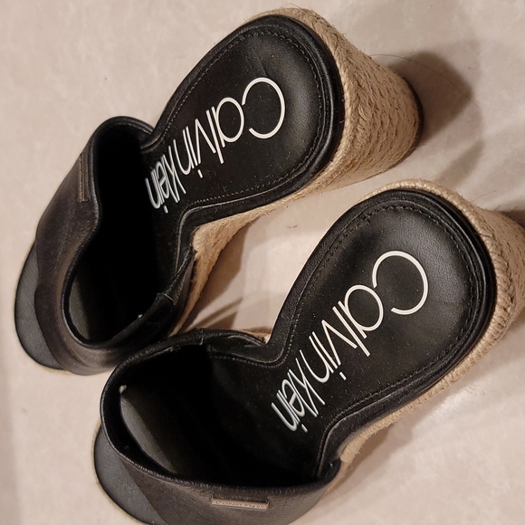 Calvin Klein - Picture 4 of 5